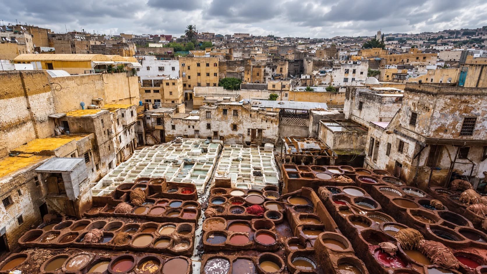 Les tanneries Chouara et les toits de la médina de Fès