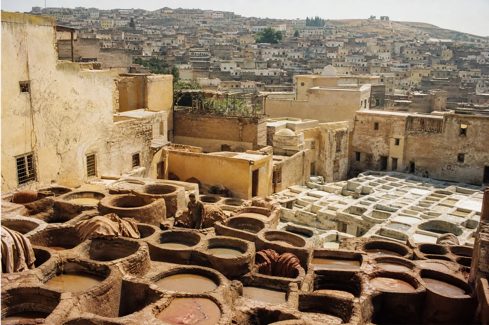 Ruelle étroite dans la médina de Fès
